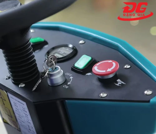 máy chà sàn ngồi lái Kumisai KMS 110B