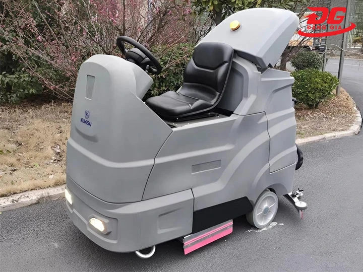 Máy chà sàn ngồi lái Kumisai KMS 245