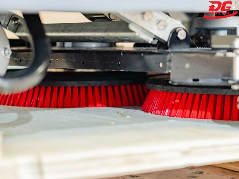 Hai bàn chà của máy