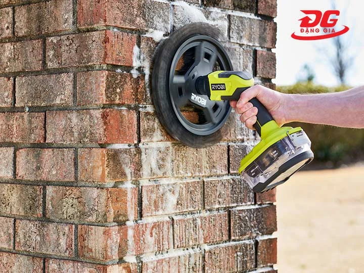máy chà sàn Ryobi vận hành bền bỉ