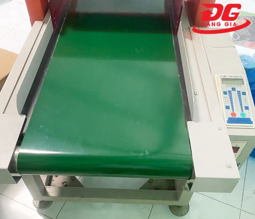 máy dò kim loại trong ngành may mặc VFG-700K