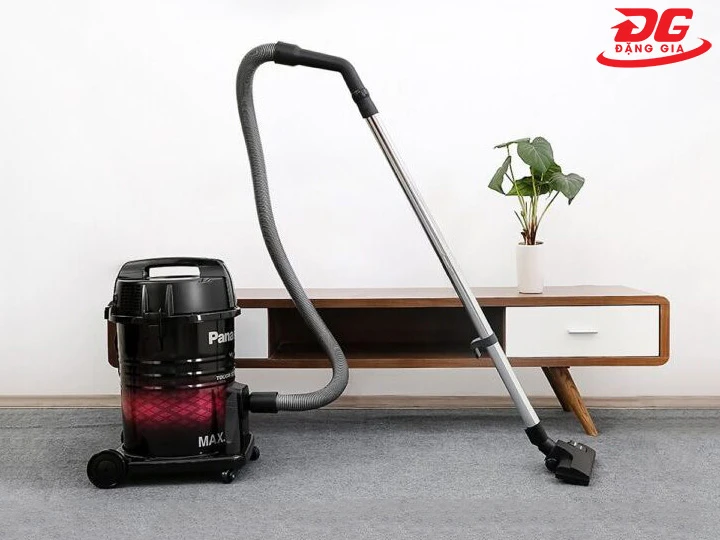 Máy hút bụi 2200W Panasonic MC YL635TN46