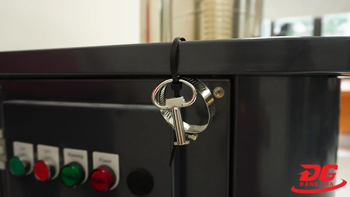 Máy hút bụi CleanTech CT 10A