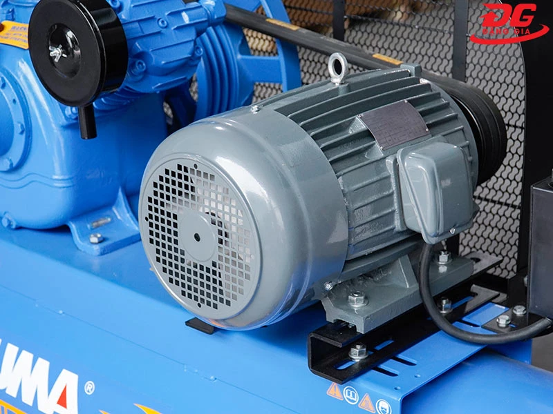 Quạt gió và khe tản nhiệt động cơ