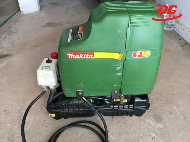 Máy nén khí Makita AC650