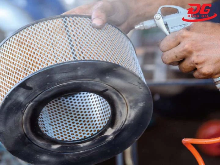 Máy nén khí xịt bụi