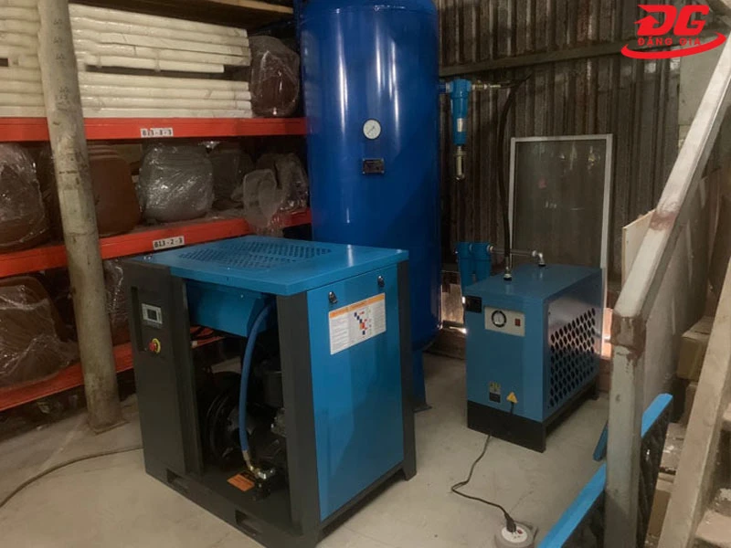 Lắp máy nén trục vít Pegasus TMPM30A cho xưởng gia công cơ khí tại Bắc Giang