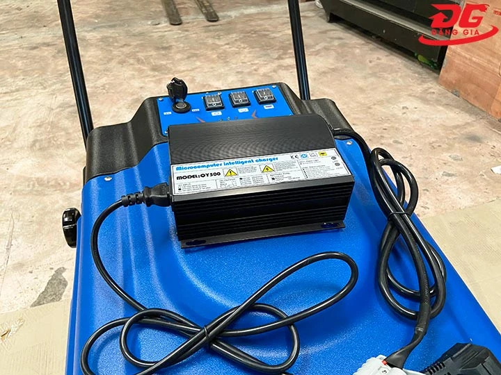 Máy quét rác chạy bằng ắc quy Supper Clean AS-690 chính hãng