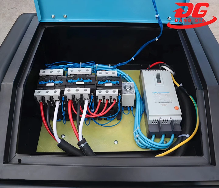 Máy rửa xe Kumisai KMS 380 có động cơ khỏe, sử dụng nguồn điện 3 pha