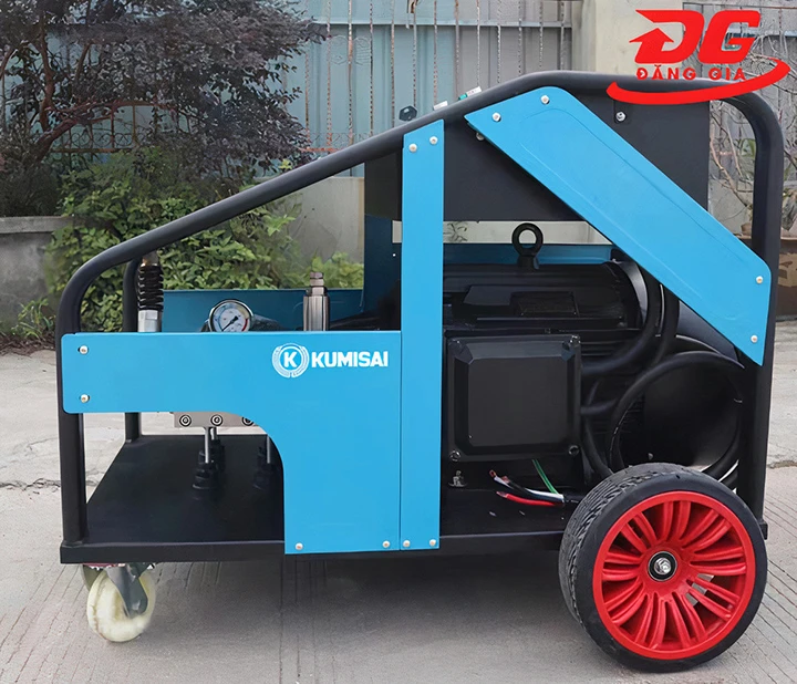 Máy rửa xe Kumisai KMS 550 có 4 bánh xe di chuyển cực tiện lợi