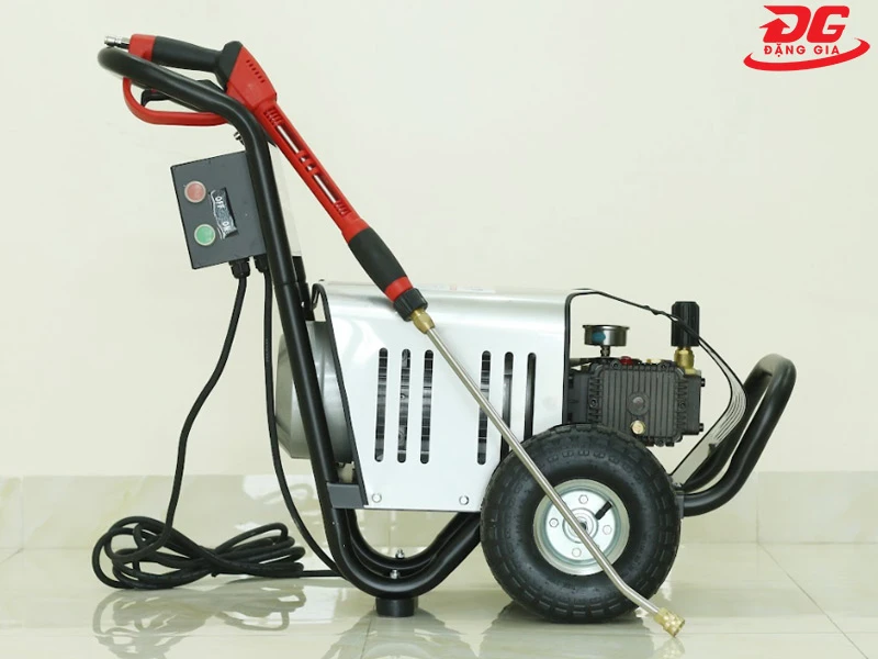 Máy rửa xe Lutian 2600PSI15M26-3.7S2
