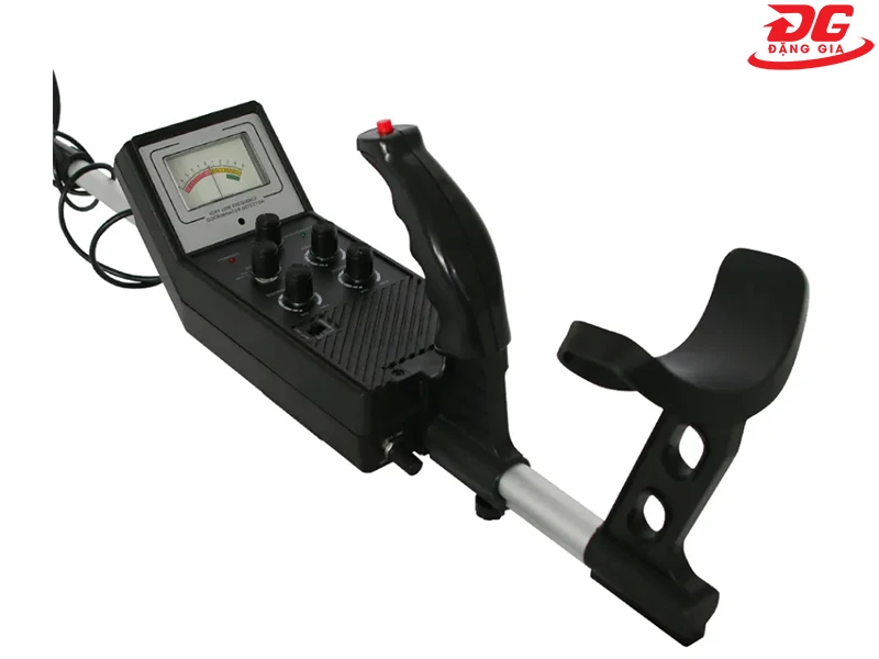 Nút điều chỉnh và màn hình hiển thị rõ ràng, dễ hiểu; ai cũng có thể sử dụng