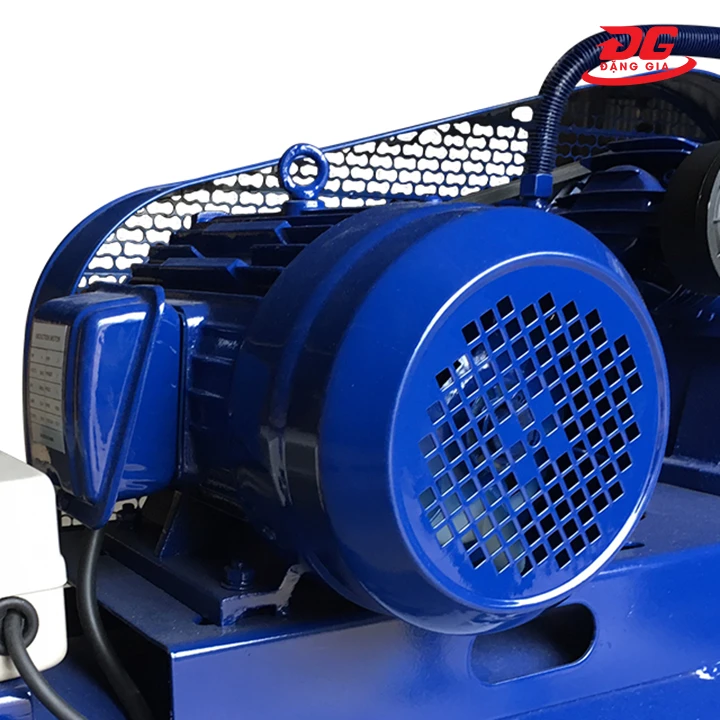 Motor và các khe tản nhiệt giúp làm mát máy hiệu quả