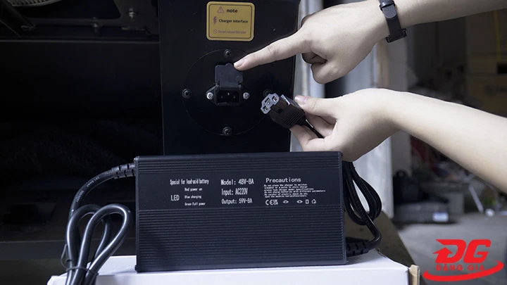 giá Xe quét rác ngồi lái Kumisai KMS-1250E