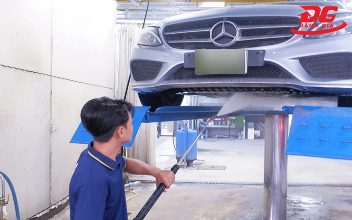 rửa xe ở Hóc Môn