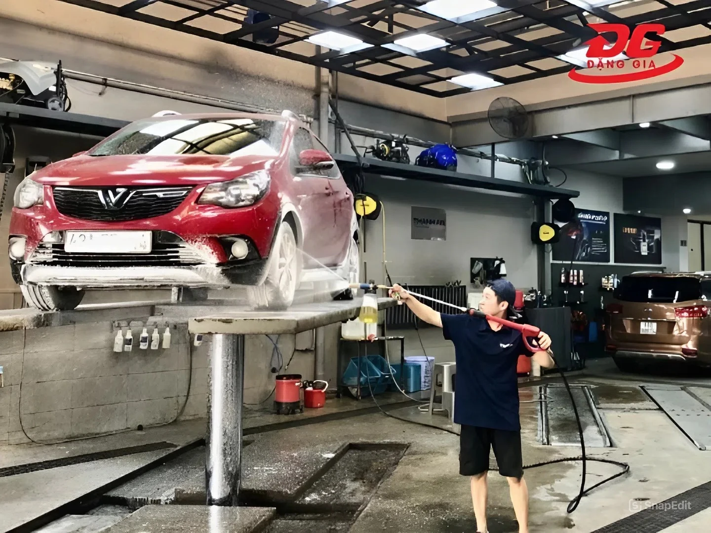 Rửa xe nhà bè 6 Linh