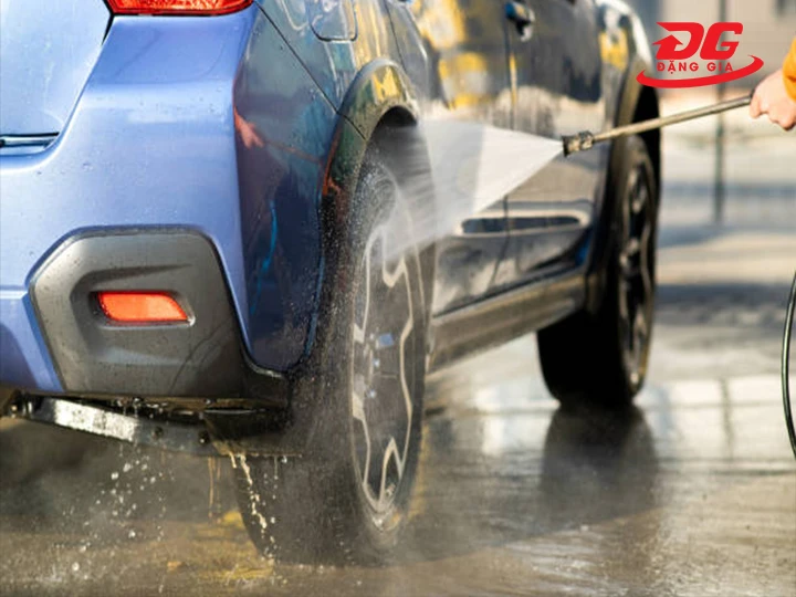 Tiệm rửa xe Hưng Lợi