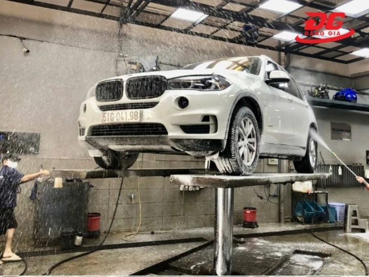 Tiệm rửa xe Quang Trí