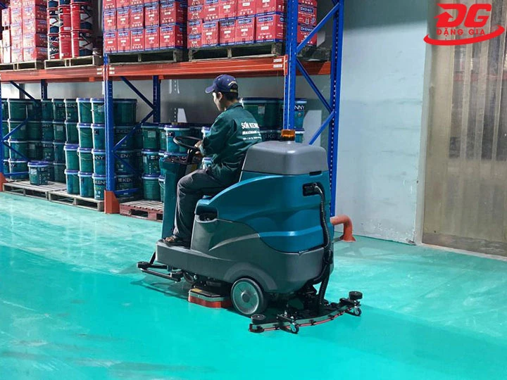 máy chà sàn Kumisai KMS 110B dùng cho nhà máy thực phẩm