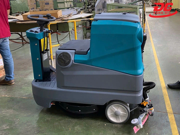 Máy chà sàn dòng ngồi lái