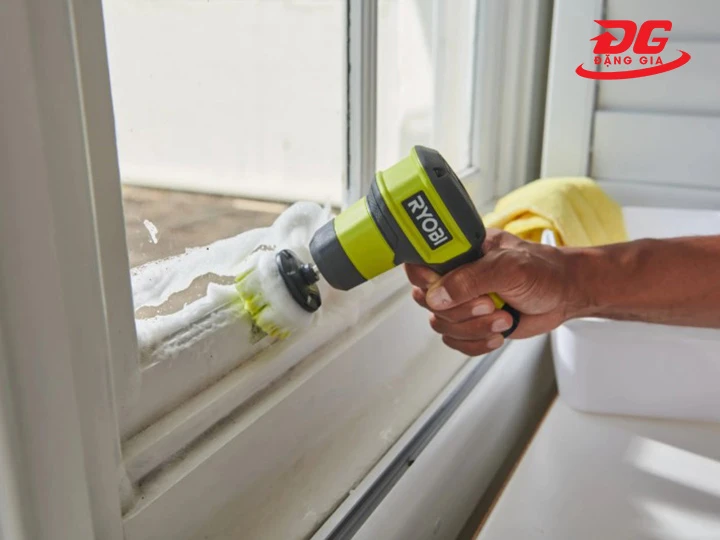 sử dụng máy chà sàn Ryobi