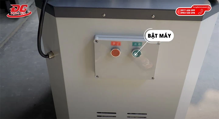 giá máy hút bụi công nghiệp 3 pha KMS100