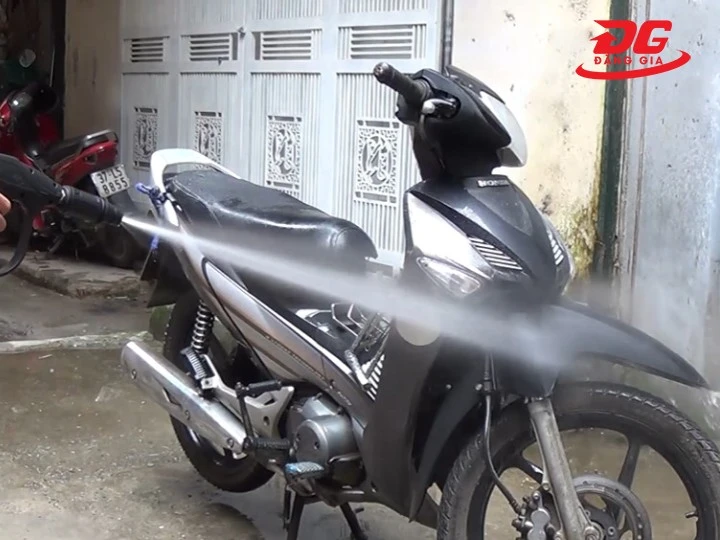 sử dụng máy rửa xe Fumak