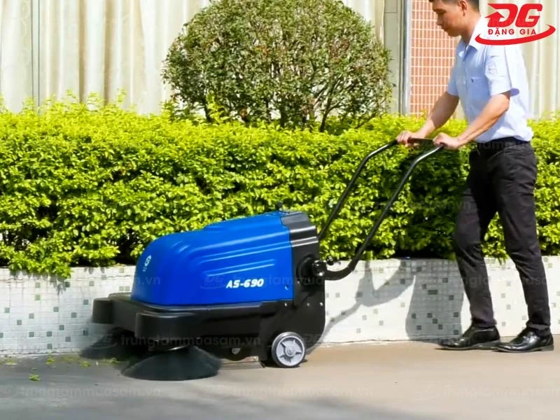 xe hút bụi nhà xưởng