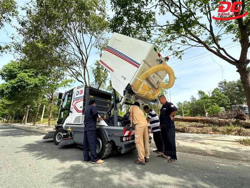 quét rác đường phố