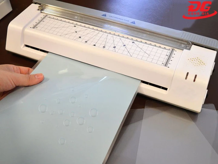 Bong bóng hoặc bọt khí có trong màng ép