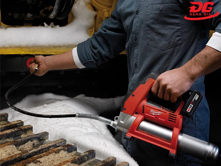súng bơm mỡ chạy pin Milwaukee M12 GG-0