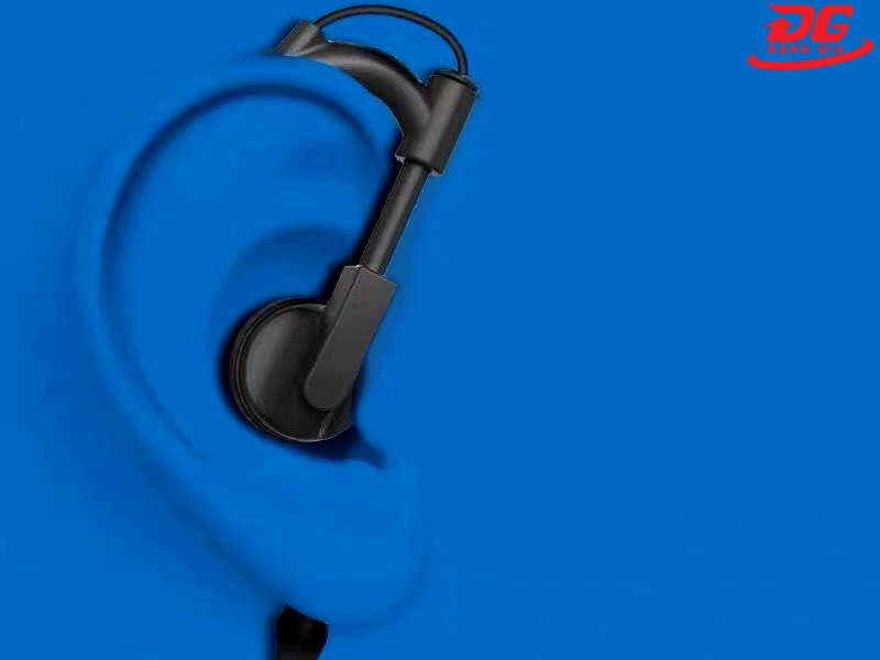 Cách đeo tai nghe máy bộ đàm Motorola đúng cách và hiệu quả