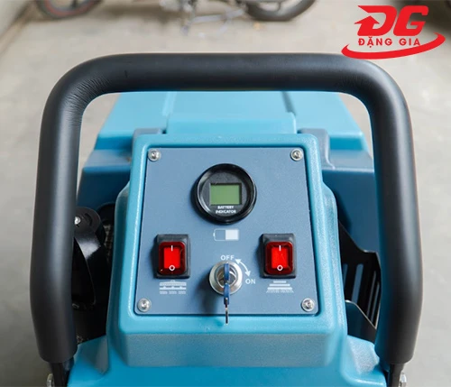 tay-cam-va-bang-dieu-khien-may-cha-san-lien-hop-day-tay-elerein-e60