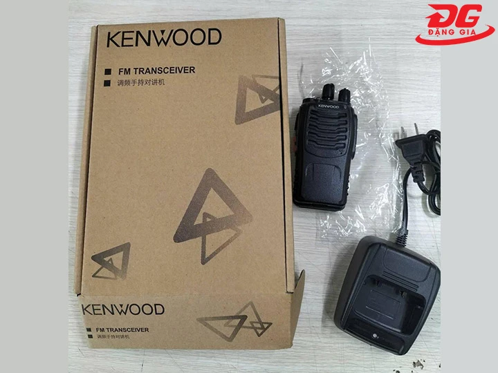 Full bộ phụ kiện của máy bộ đàm Kenwood 888S