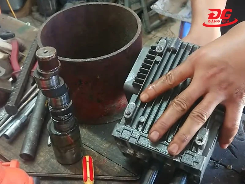 Cách thay mới tay biên cho máy xịt rửa xe