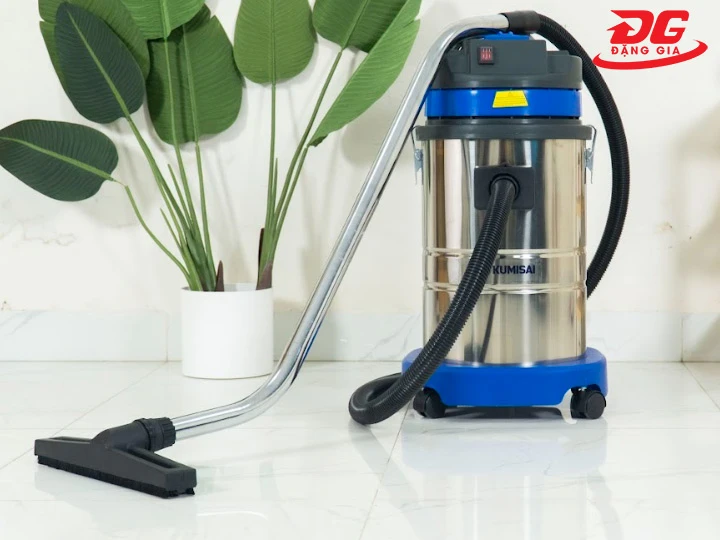 Máy hút bụi công nghiệp Kumisai KMS 30A thiết kế gọn nhẹ
