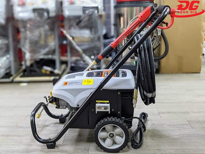 Khung đỡ và bánh xe của máy rửa xe cao áp Lutian LT-16MD