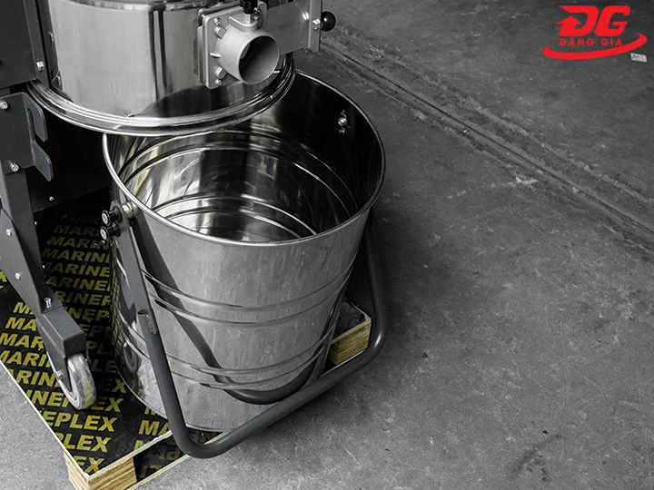 thùng chứa của Máy hút bụi 3 pha Kumisai KMS 36J