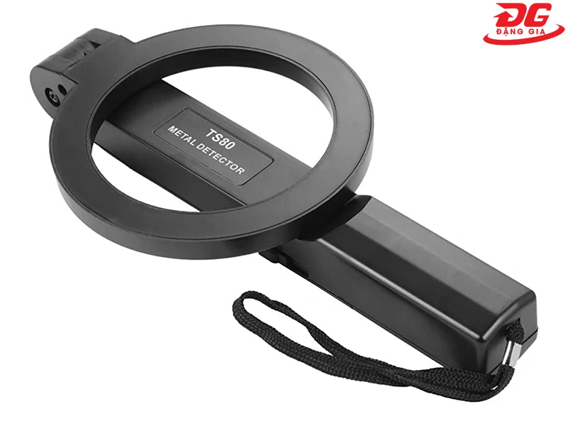 TS80 có độ nhạy cao, giúp dò tìm kim loại chính xác và nhanh chóng