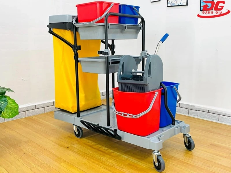 Xe đẩy dọn vệ sinh có ứng dụng rộng rãi trong đời sống