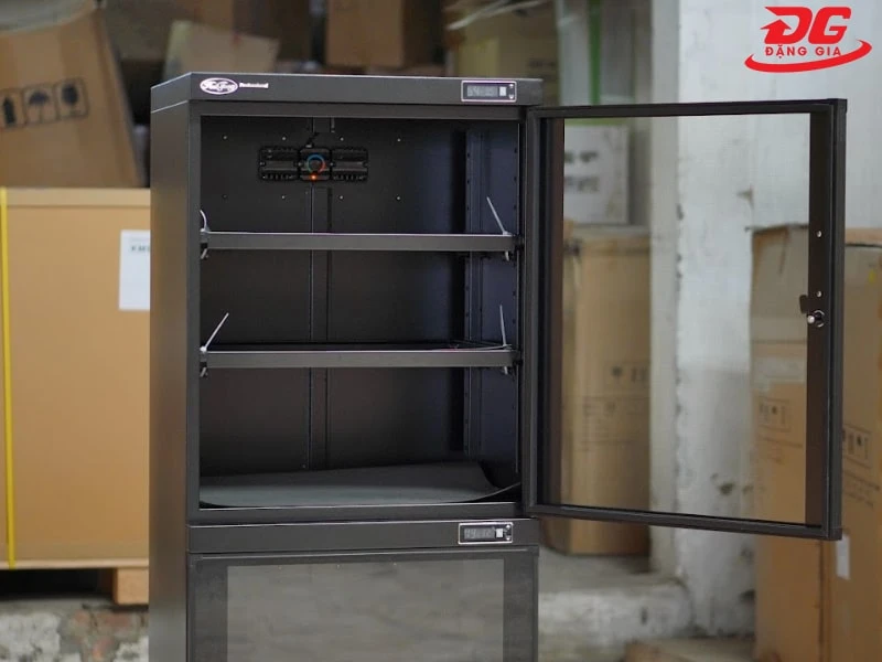 Khay tủ rộng rãi có thể tháo rời nhanh chóng