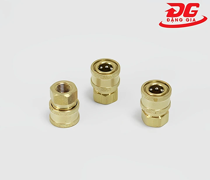 Vệ sinh khớp nối súng rửa xe sạch sẽ