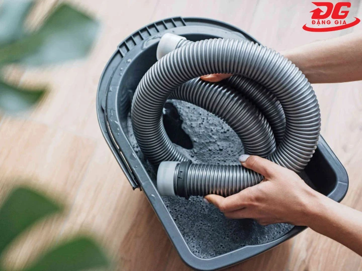 Làm sạch đường ống và đầu hút