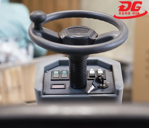 vo-lang-dieu-khien-xe-quet-rac-kumisai-kms-s4