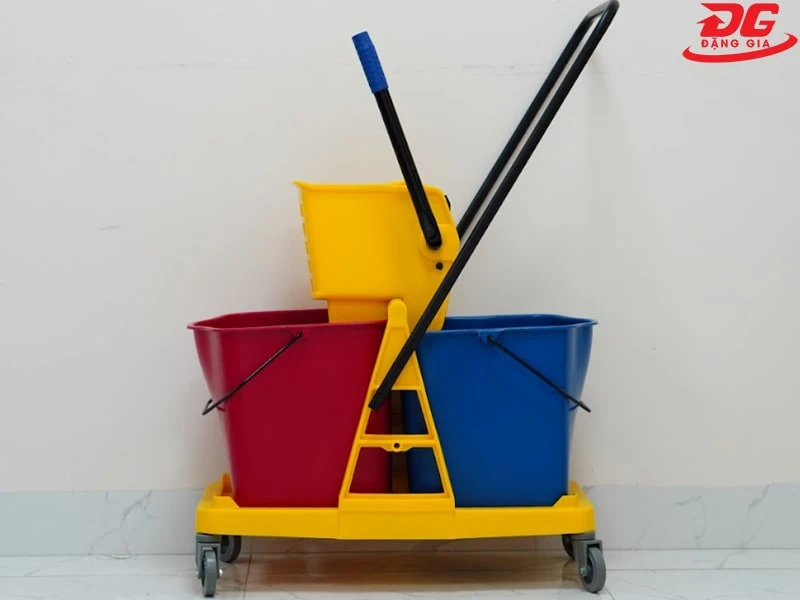 Xe vắt nước lau nhà 2 xô dung tích 46 lít