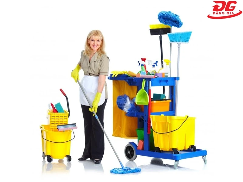 Xe đẩy vệ sinh giúp hỗ trợ công việc dọn dẹp trong nhiều không gian khác nhau