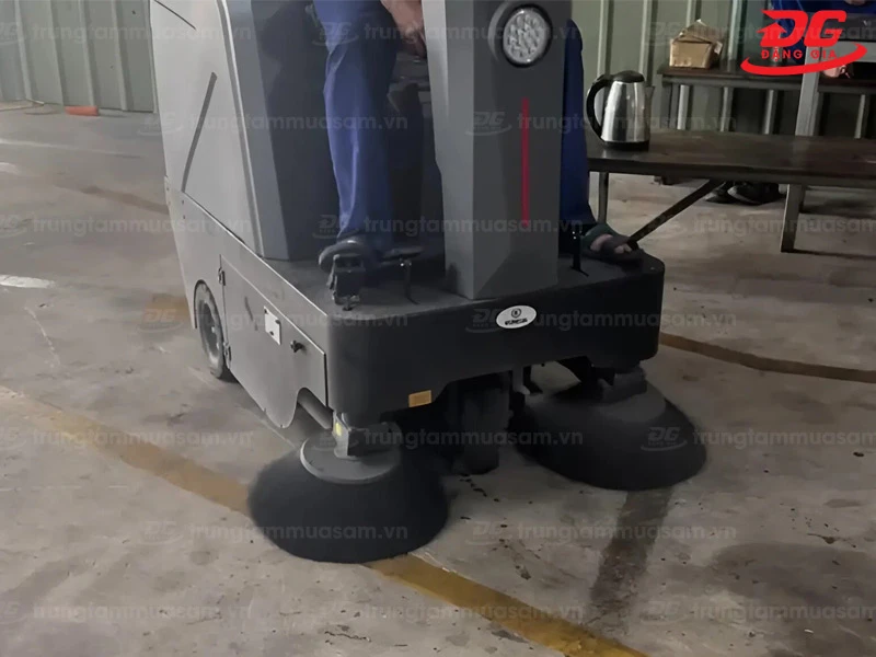 giá xe quét rác Kumisai