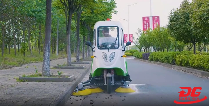 bán xe quét rác ngồi lái Kumisai KMS 120A