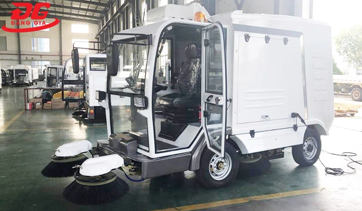 Xe quét rác ngồi lái Kumisai KMS-S2000-M