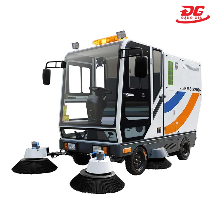 Xe quét rác ngồi lái Kumisai KMS 2200